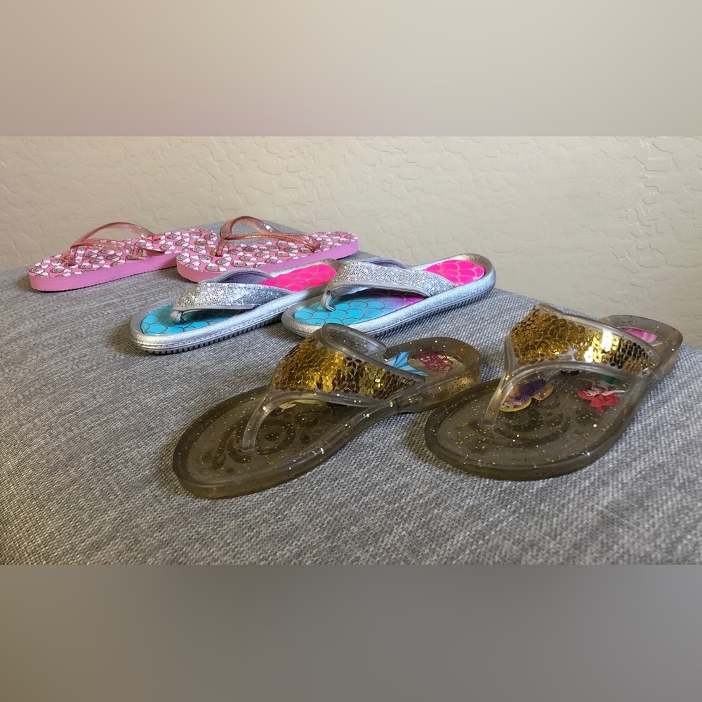 Toddler flip flops, size 9